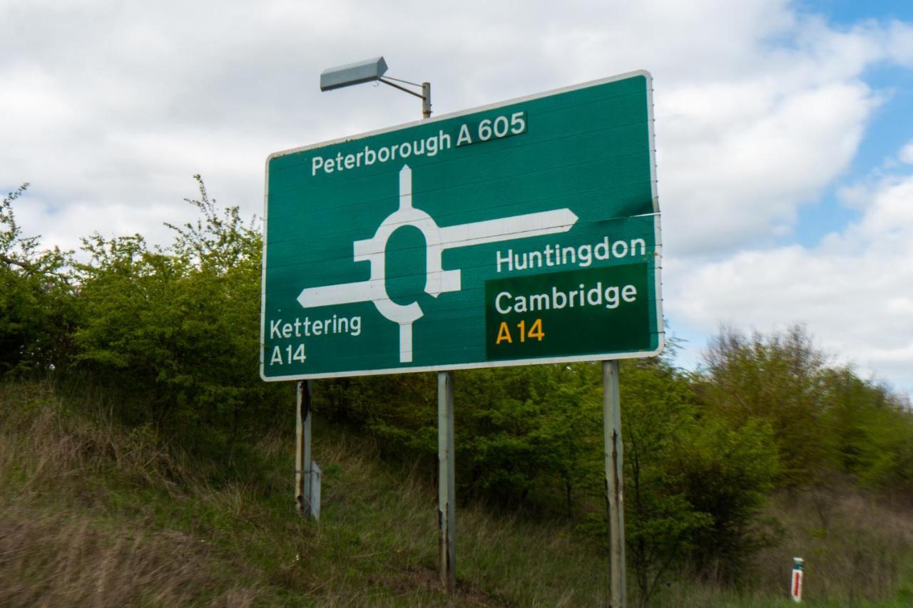 Chestnut Contractor Stays Wellingborough Kültér fotó