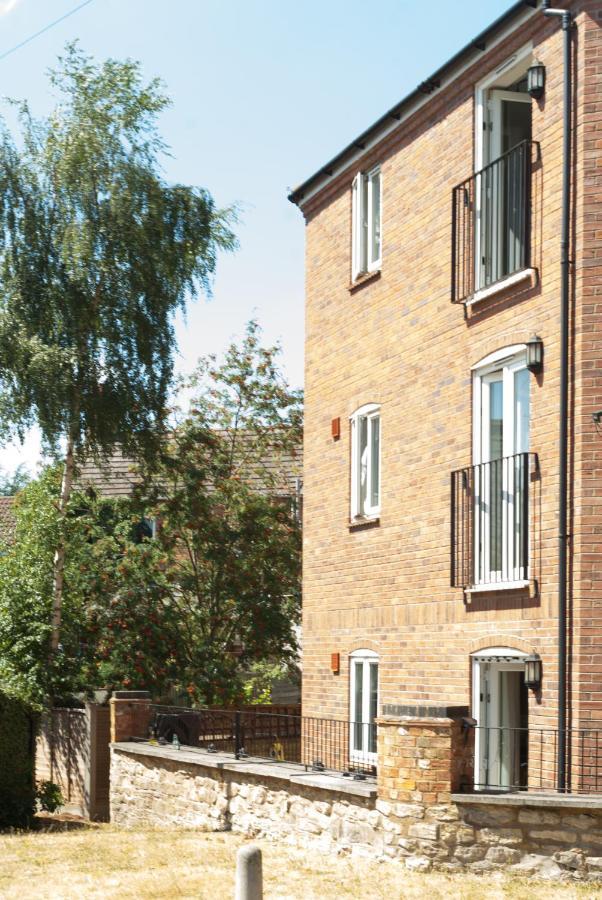 Chestnut Contractor Stays Wellingborough Kültér fotó